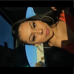 Meet your Posher, Carmina